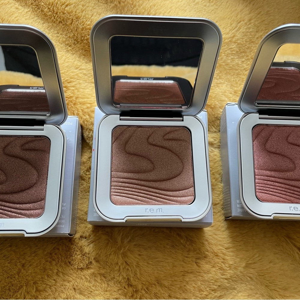 Cosmetics - Picture 5 of 9